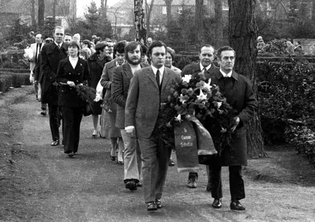 These woman and men celebrated International Women's Day in Rheinhausen on 8 March 1972 by paying tribute to the Soviet dead of the Second World War and Nazi victims at the cemetery