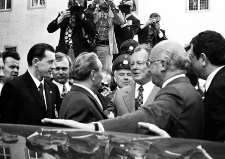 The visit of the Soviet Head of State and Party Leonid Brezhnev to Bonn from 18-22 May 1973 was a step towards easing tensions in East-West relations by Willy Brandt. Leonid Brezhnev at Gymnich Castle...