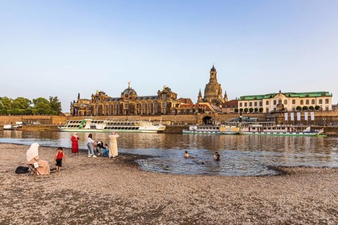 Bathing children on the Elbe beach and the Bruehl Terrace with paddle steamer