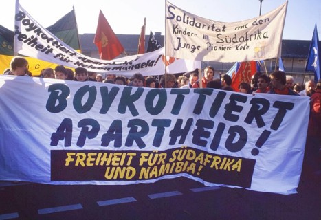 Bonn. 12. 000 against apartheid and for freedom for Namibia and South Africa