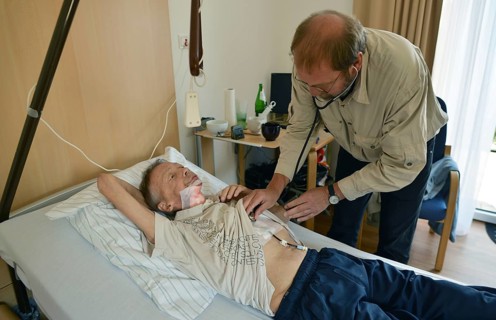 The Mother Theresa Hospice offers its guests a dignified home in a new friendly ambience for patients in their last phase of life. This patient with carcinoma of the floor of the mouth caused by smoki...