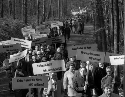 Good Friday 1945 the forest in Rombergpark was a place of crime. The commemoration of the Nazi crimes here on 23. 3. 1967 in Dortmund Bittermark a demonstration against neo-Nazism