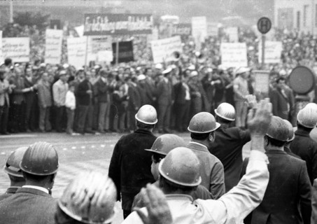 4000 workers of the steelworks Suedwestfalen AG took to the streets in Hagen on 4 October 1971 to protest for their jobs