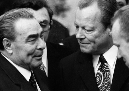 The visit of the Soviet head of state and party leader Leonid Brezhnev to Bonn from 18-22 May 1973 was a step towards easing tensions in the East-West relationship by Willy Brandt. Leonid Brezhnev at ...