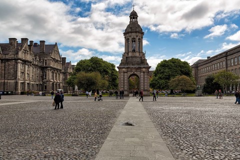 Pedestrians in the university courtyard in front of Campanile