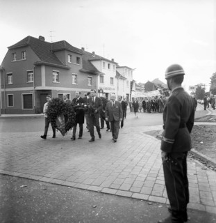 The shooting of Cologne sailors Max Reichspietsch and Albin Koebes on 5 September 1917 in Cologne-Wahn for mutiny prompted youth associations to protest and lay a wreath in commemoration after 50 year...