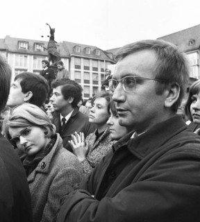 The Congress Emergency of Democracy was a first significant manifestation of trade unions and other democratic forces against the emergency laws on 30. 10. 1966 at the Roemer in Frankfurt/M