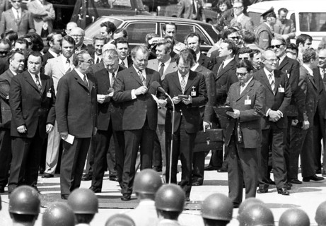 The visit of CPSU party leader Leonid Brezhnev to the Federal Republic of Germany - here in Cologne-Bonn on 22 May 1973 - is concluded with full military honours by Federal Chancellor Willy Brandt. Wi...
