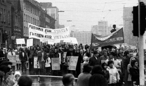 The peace movement's 1972 spring campaign addressed the public primarily with the demand for ratification of the Eastern treaties on 1. 4. 1972. Gelsenkirchen
