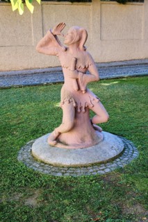 Stone figure of Till Eulenspiegel by Paul Boelecke at the Town Hall II