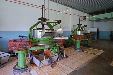 70 year old but still working tea crushers of the Seyte Tea Company