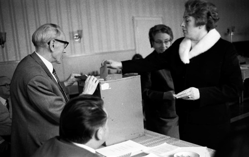 The 1969 federal election here on 28. 9. 1969 at a polling station in a district of Dortmund