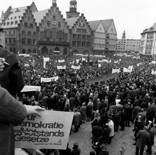 The Congress Emergency of Democracy was a first significant manifestation of trade unions and other democratic forces against the emergency laws on 30. 10. 1966 at the Roemer in Frankfurt/M