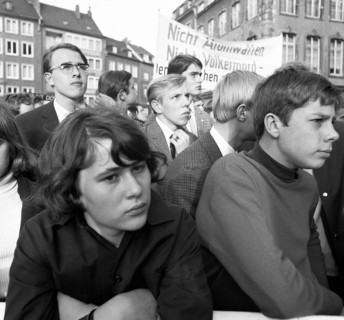 The anti-war day celebrated by trade unions and other democratic organisations was the day of Hitler's entry on 1. 9. 1939