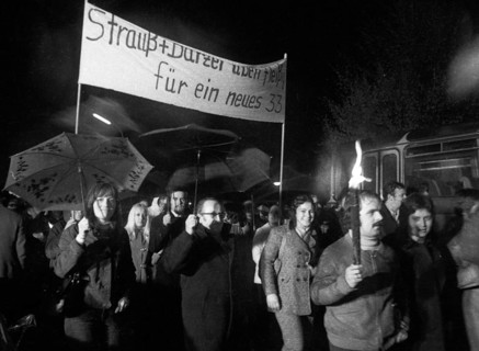 Supporters and friends of the SPD/FDP government coalition demonstrated in Bonn on 26 April 1972 with a torchlight march and rally in favour of the government and the ratification of the Eastern treat...