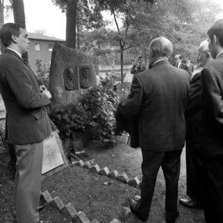 The shooting of Cologne sailors Max Reichspietsch and Albin Koebes on 5 September 1917 in Cologne-Wahn for mutiny prompted youth associations to protest and lay a wreath in commemoration after 50 year...