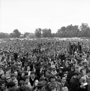 Many thousands of people gathered in Bonn on 11. 5. 1968 for the March on Bonn to protest against the emergency laws
