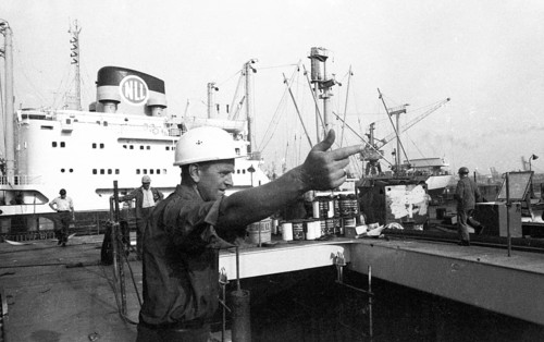 Work at the Port of Hamburg and Howaldtswerke Hamburg