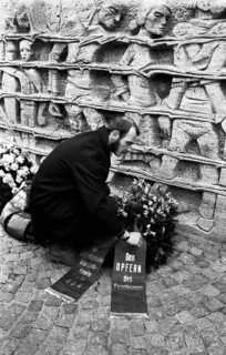 The honouring of the dead by the Nazi regime on Good Friday 1945