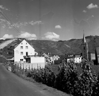 Government representatives with their vehicles in 1966 during a police check at the hitherto secret nuclear bunker of the Federal Government in the Ahr Valley. Ahrweiler