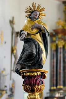 Figure of a saint with a wreath