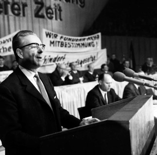 Trade union activities in the years 1965 to 1971 on the subject of co-determination and coal and steel co-determination in the Ruhr area. Otto Brenner at the lectern