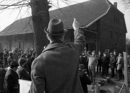 The auction of a farm on 2. 3. 1972 in the Muensterland in Ascheberg with all inventory and livestock