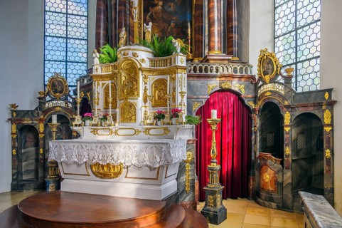 Main altar and confessionals