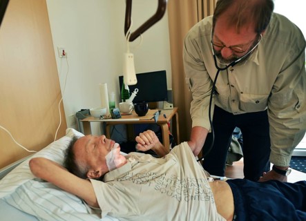 The Mother Theresa Hospice offers its guests a dignified home in a new friendly ambience for patients in their last phase of life. This patient with carcinoma of the floor of the mouth caused by smoki...