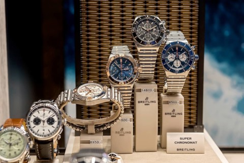 High quality watches of the luxury brand Breitling 1884 in the shop window with price tag