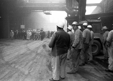 About 4000 steelworkers of Hoesch AG Westfalenhuette demonstrated on 14 January 1972