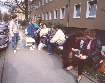 Gymnasium were also used. Immigrants and foreign refugees in North Rhine-Westphalia on 28. 10. 1988 in Unna-Massen. Since the sleeping accommodations were not sufficient