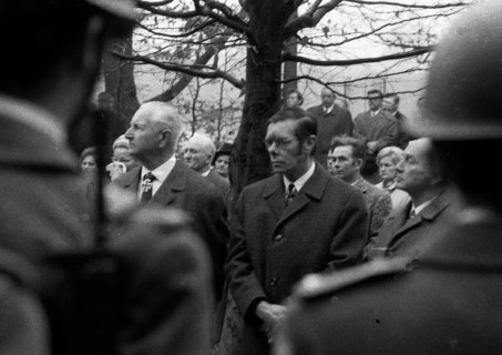 A meeting of the traditional associations of the Waffen- SS to honour their dead of the 6th SS Division North on 14. 11. 1971 in Hunrueck was accompanied by the Bundeswehr with officers and a squad of...