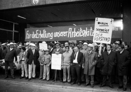 4000 workers of the steelworks Suedwestfalen AG took to the streets in Hagen on 4 October 1971 to protest for their jobs