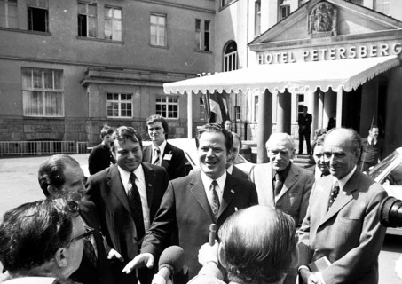The visit of the Soviet Head of State and Party Leonid Brezhnev to Bonn from 18-22 May 1973 was a step towards easing tensions in Willy Brandt's East-West relations. Leonid Brezhnev at Gymnich Castle
