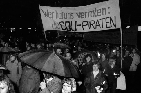 Supporters and friends of the SPD/FDP government coalition demonstrated in Bonn on 26 April 1972 with a torchlight march and rally in favour of the government and the ratification of the Eastern treat...