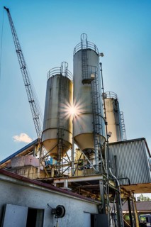 Steel silos and shovel crane