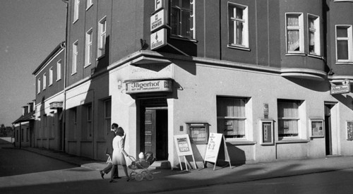 The 1969 federal election here on 28. 9. 1969 at a polling station in a district of Dortmund