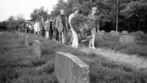 The traditional tribute to the dead Russians