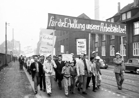 4000 workers of the steelworks Suedwestfalen AG took to the streets in Hagen on 4 October 1971 to protest for their jobs