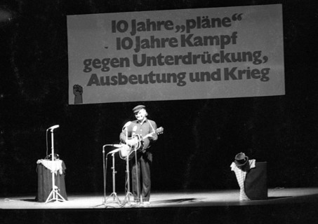 The artist and cabaret artist Dietrich Kittner on 08. 10. 1971 on the occasion of the 10th anniversary of the music publishing house Plaenein Dortmund
