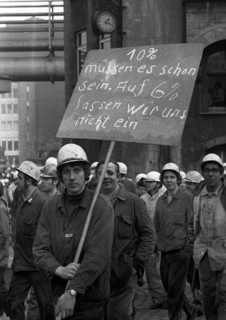 About 4000 steelworkers of Hoesch AG Westfalenhuette demonstrated on 14 January 1972