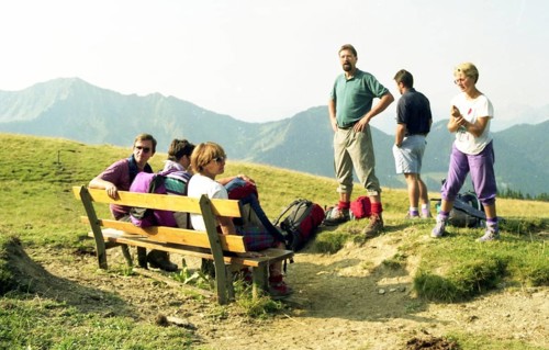 Breganz. Mountain hikers of a German hiking group on a hut hike in the Silvretta on 10. 8. 1990