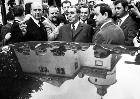 The visit of the Soviet Head of State and Party Leonid Brezhnev to Bonn from 18-22 May 1973 was a step towards easing tensions in Willy Brandt's East-West relations. Leonid Brezhnev at Gymnich Castle