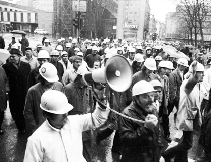 With a spontaneous strike and demonstration