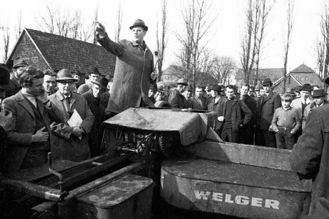The auction of a farm on 2. 3. 1972 in the Muensterland in Ascheberg with all inventory and livestock