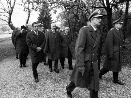 A meeting of the traditional associations of the Waffen- SS to honour their dead of the 6th SS Division North on 14. 11. 1971 in Hunrueck was accompanied by the Bundeswehr with officers and a squad of...