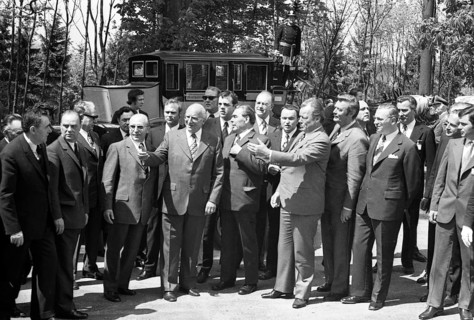 The visit of the Soviet head of state and party leader Leonid Brezhnev to Bonn from 18-22 May 1973 was a step towards easing tensions in East-West relations by Willy Brandt