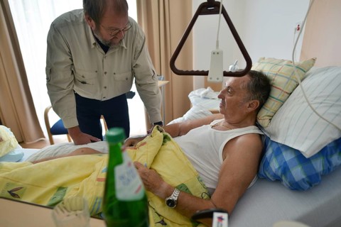 The Mother Theresa Hospice offers its guests a dignified home in a new friendly ambience for patients in their last stage of life. The intensive care of the palliative physician does the rest