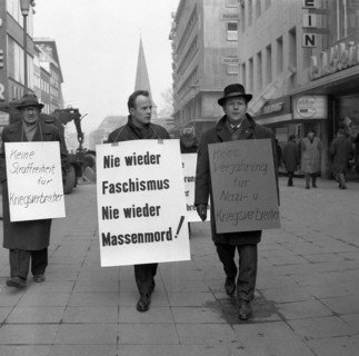 A protest by left-wingers and pacifists in the centre of Essen in 1965 turned against a glorification of Nazi crimes with a protest . Alois Stoff